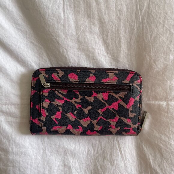 Fossil Women's Logan Leather Wallet - Picture 3 of 6